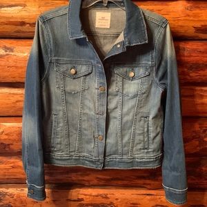 Vineyard Vines denim jacket Size “small”